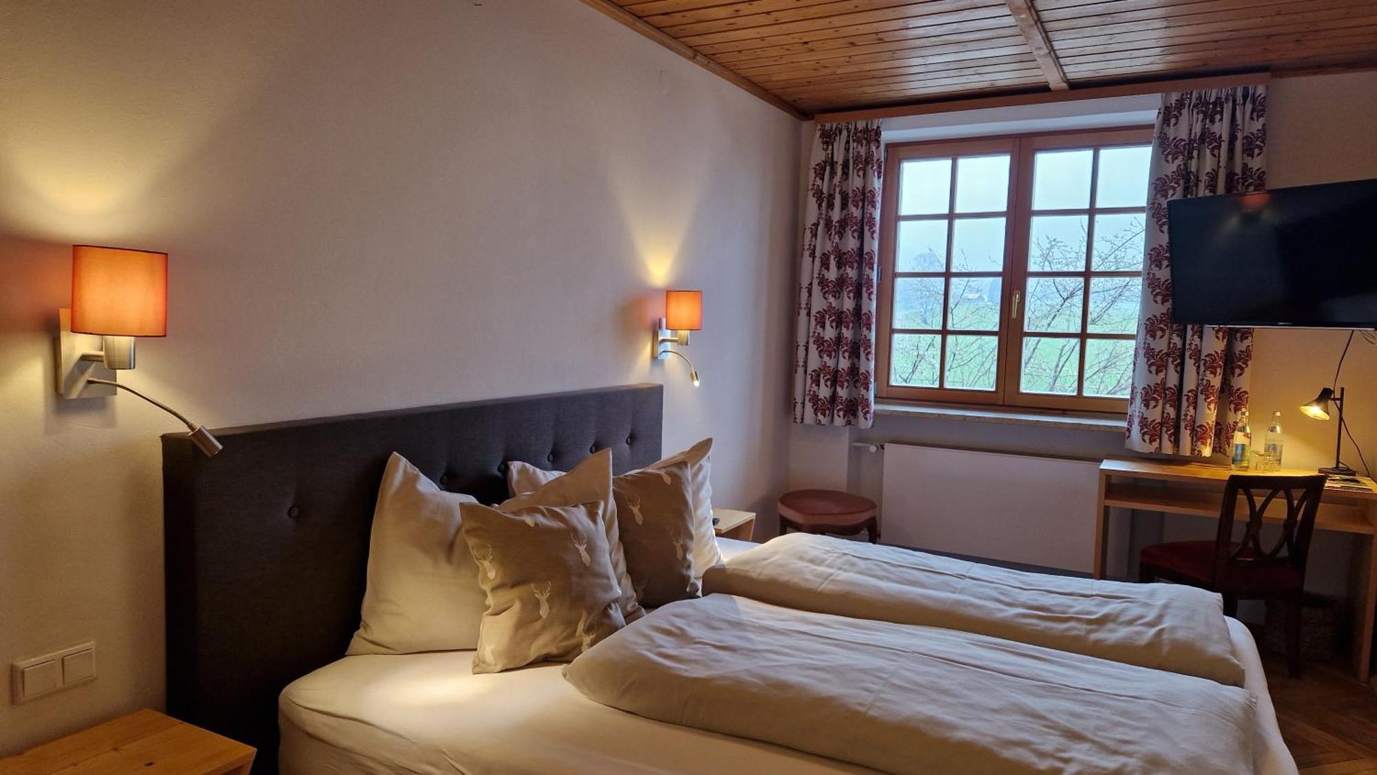 Hotel Landgasthof Alter Wirt Фишбахау Екстериор снимка